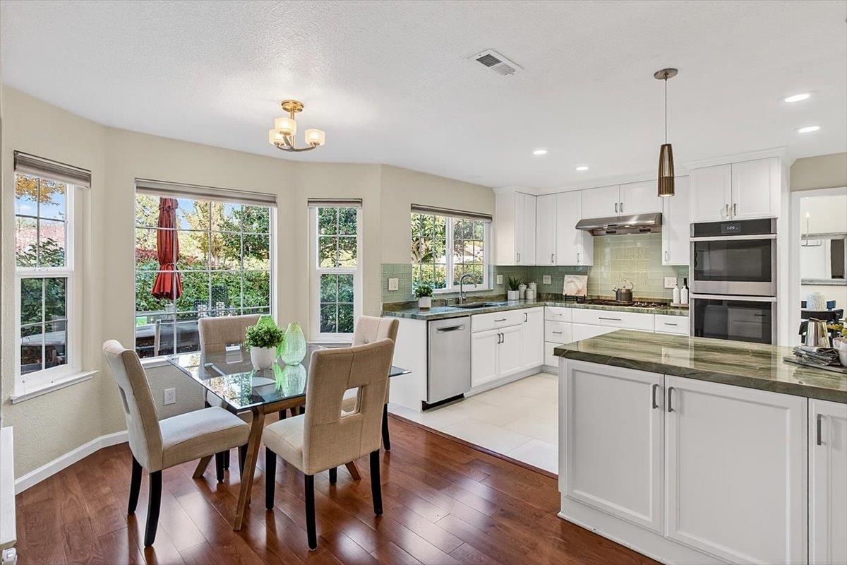 Detail Gallery Image 10 of 49 For 1190 Maria Privada, Mountain View,  CA 94040 - 4 Beds | 2/1 Baths