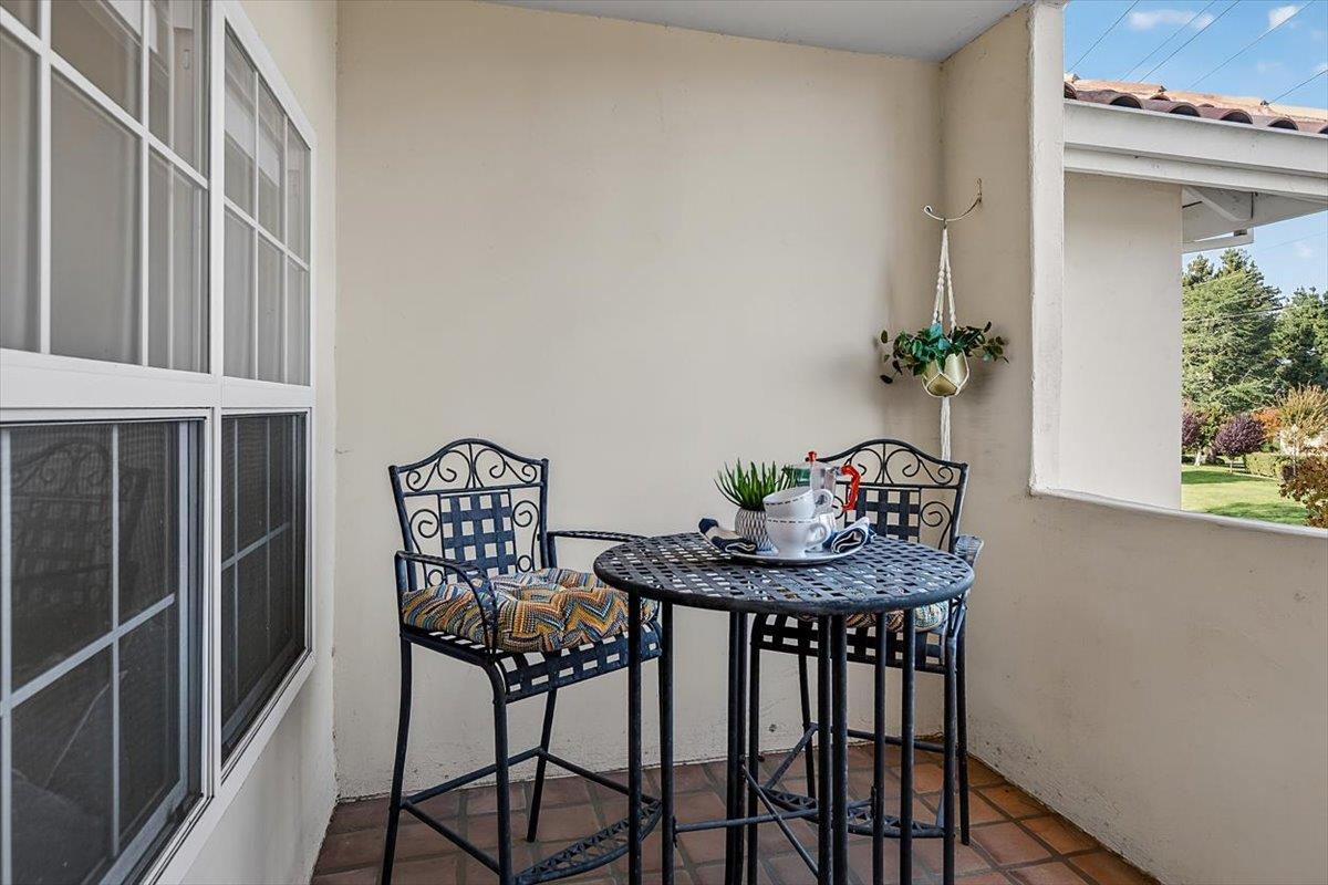 Detail Gallery Image 16 of 49 For 1190 Maria Privada, Mountain View,  CA 94040 - 4 Beds | 2/1 Baths