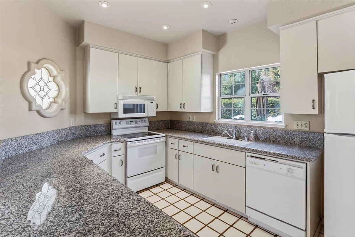 Detail Gallery Image 38 of 49 For 1190 Maria Privada, Mountain View,  CA 94040 - 4 Beds | 2/1 Baths