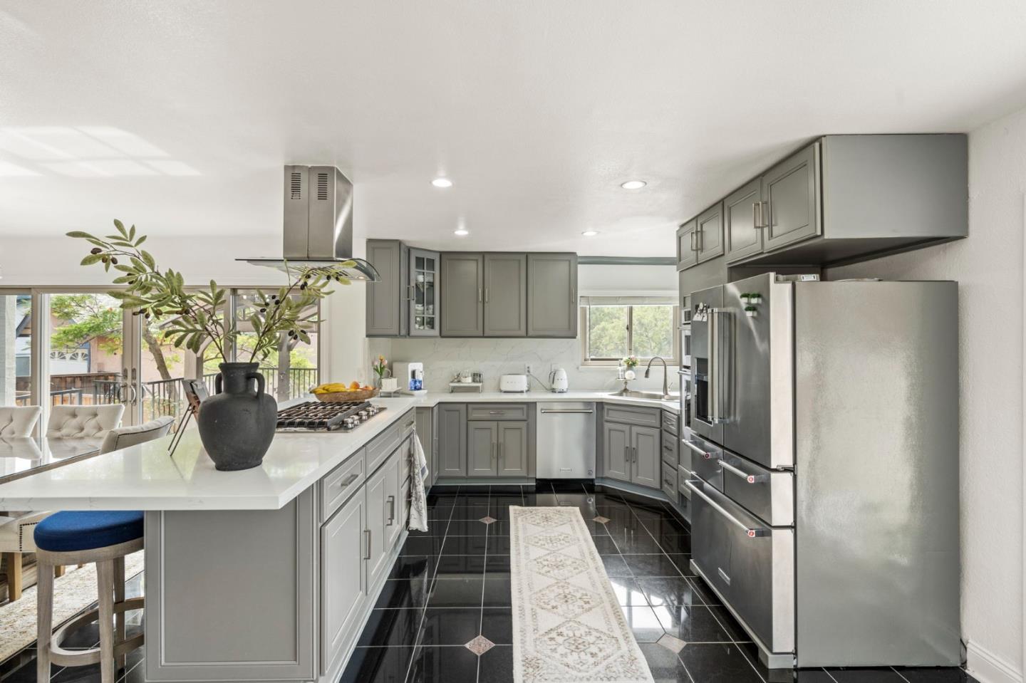 Detail Gallery Image 13 of 50 For 3 Saint Louis Ln, Pleasant Hill,  CA 94523 - 4 Beds | 2/1 Baths