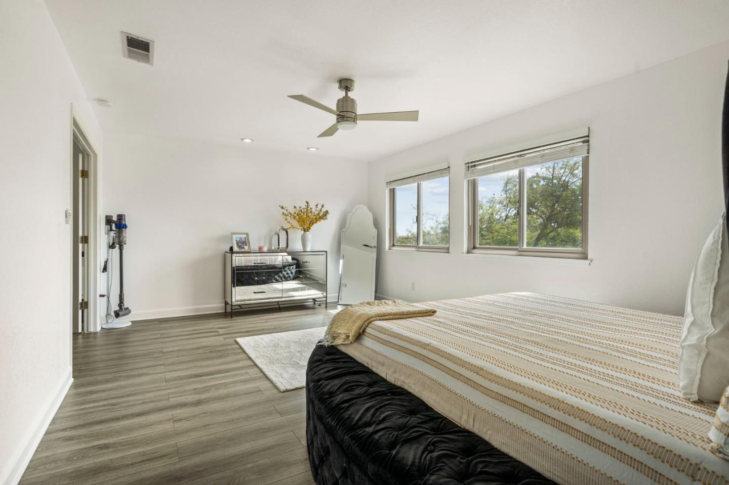 Detail Gallery Image 24 of 50 For 3 Saint Louis Ln, Pleasant Hill,  CA 94523 - 4 Beds | 2/1 Baths