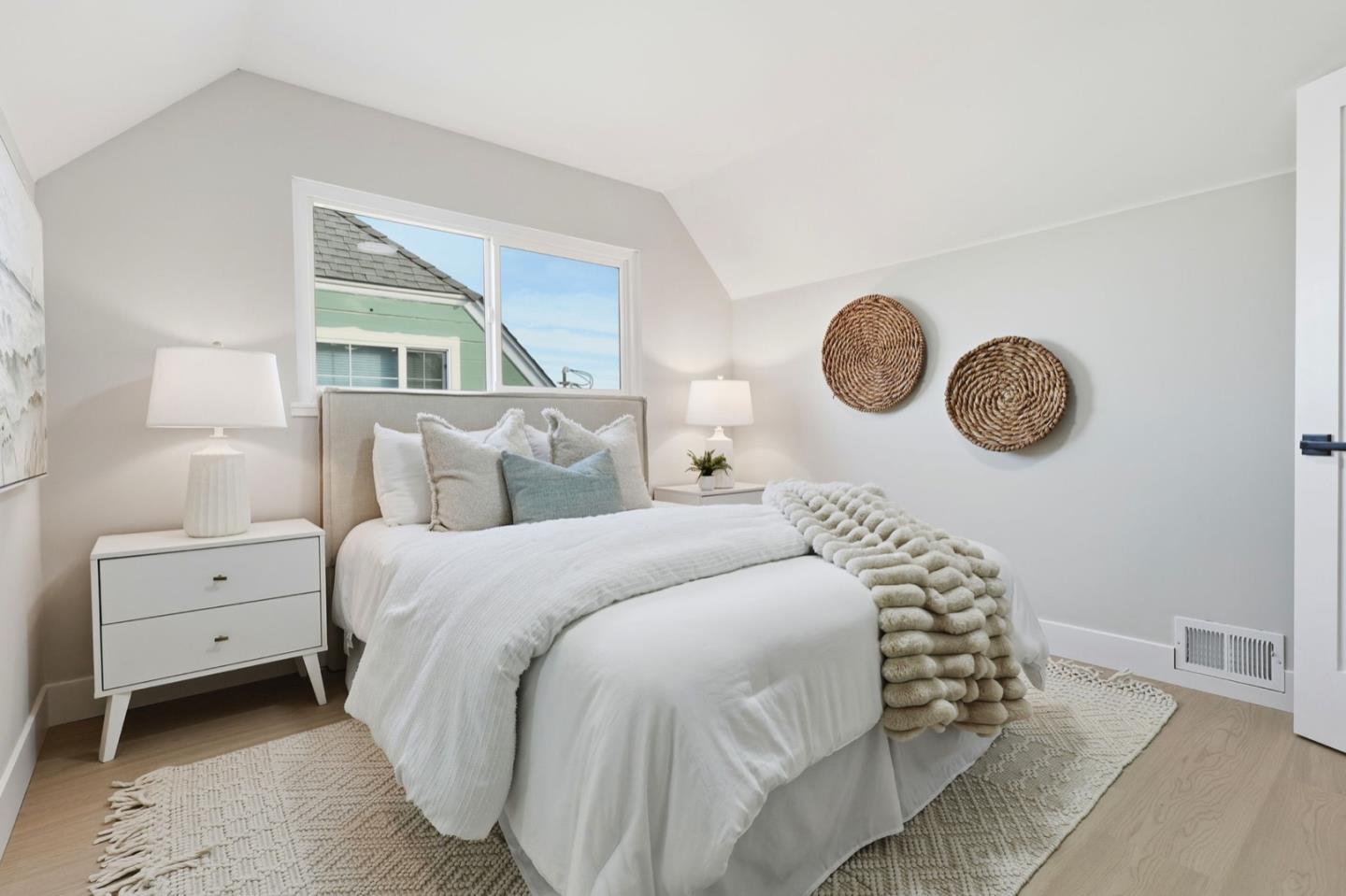 Detail Gallery Image 19 of 34 For 324 Glencourt Way, Pacifica,  CA 94044 - 3 Beds | 2 Baths