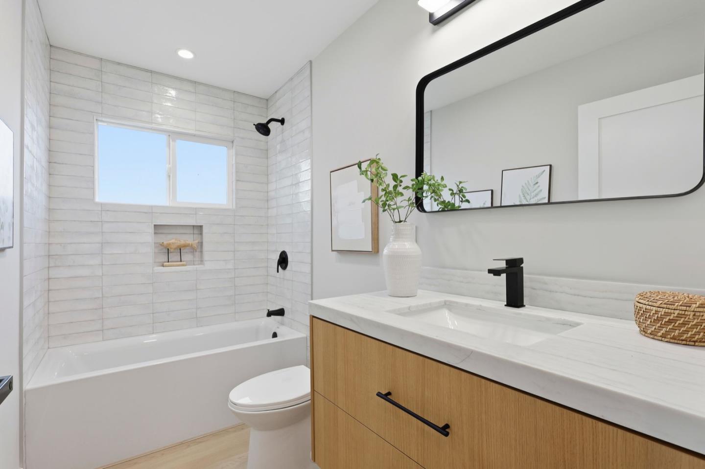 Detail Gallery Image 24 of 34 For 324 Glencourt Way, Pacifica,  CA 94044 - 3 Beds | 2 Baths