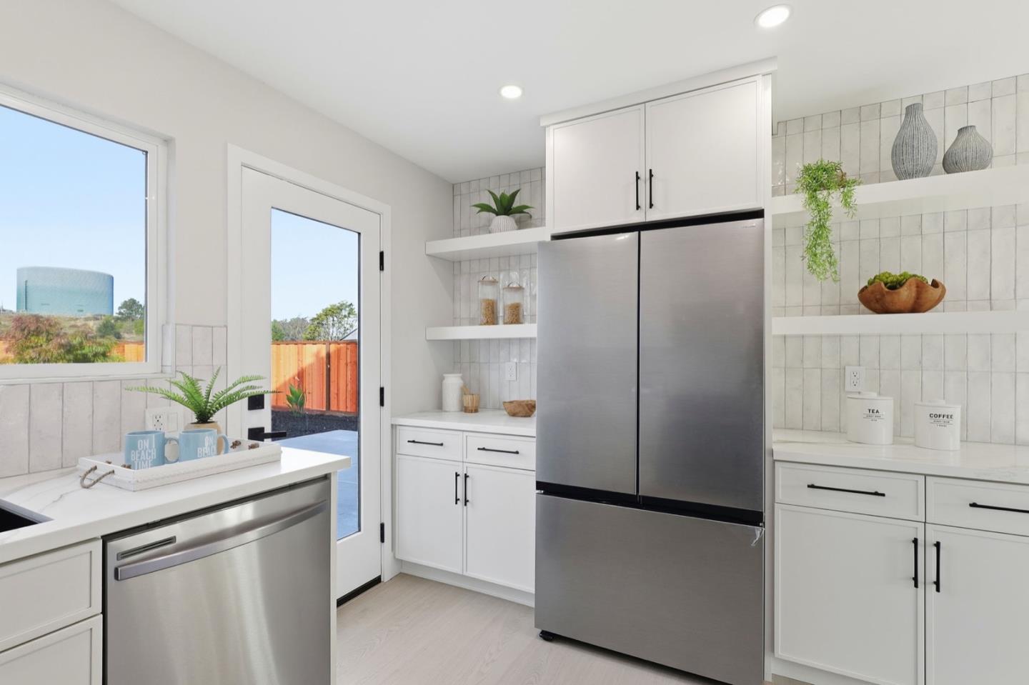 Detail Gallery Image 8 of 34 For 324 Glencourt Way, Pacifica,  CA 94044 - 3 Beds | 2 Baths