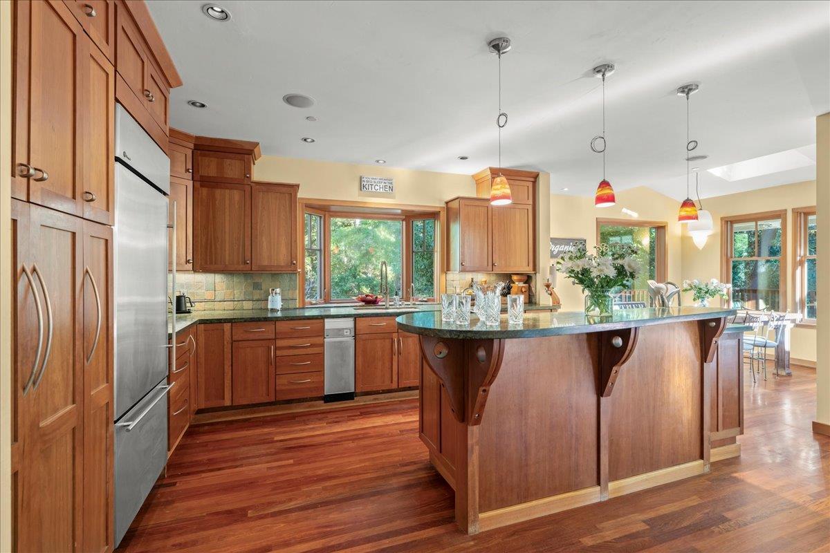 Detail Gallery Image 11 of 47 For 17710 Bear Creek Rd, Boulder Creek,  CA 95006 - 3 Beds | 2/1 Baths