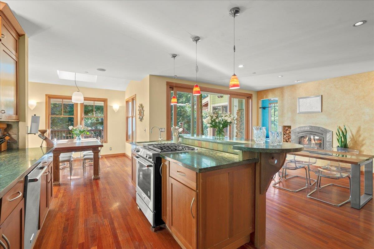 Detail Gallery Image 12 of 47 For 17710 Bear Creek Rd, Boulder Creek,  CA 95006 - 3 Beds | 2/1 Baths