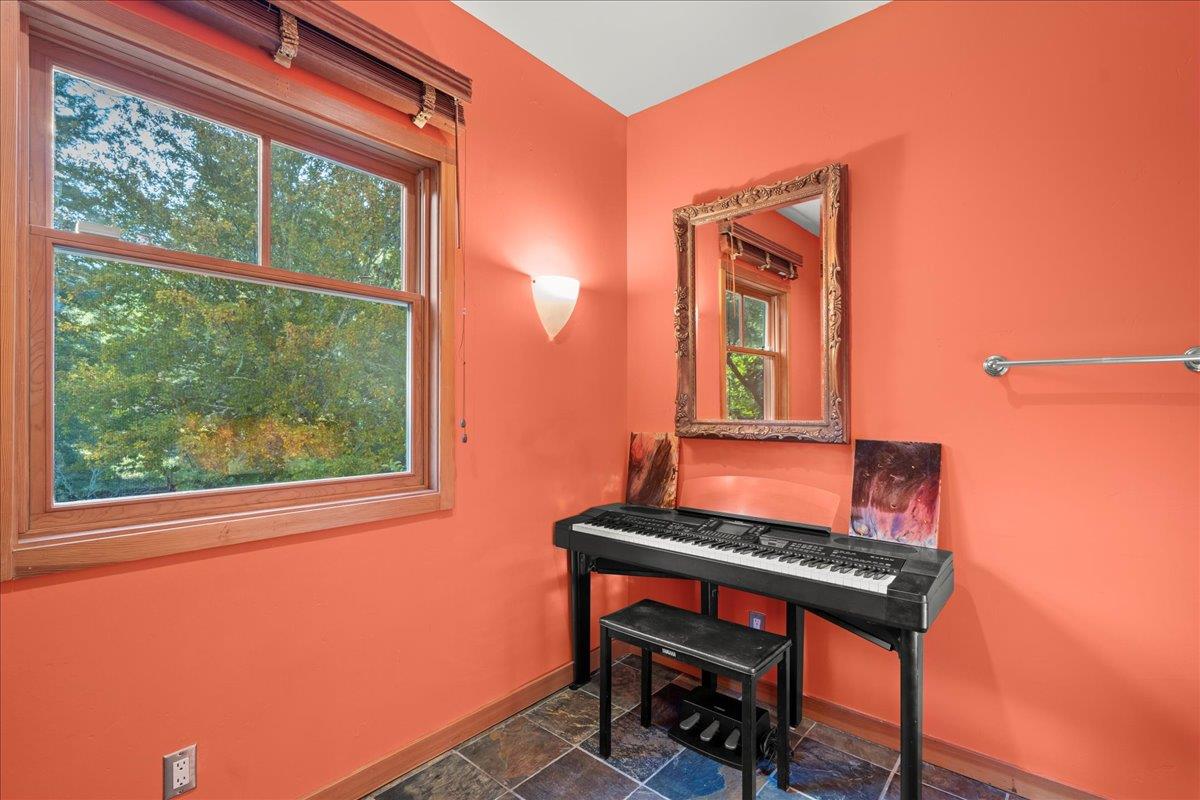 Detail Gallery Image 17 of 47 For 17710 Bear Creek Rd, Boulder Creek,  CA 95006 - 3 Beds | 2/1 Baths