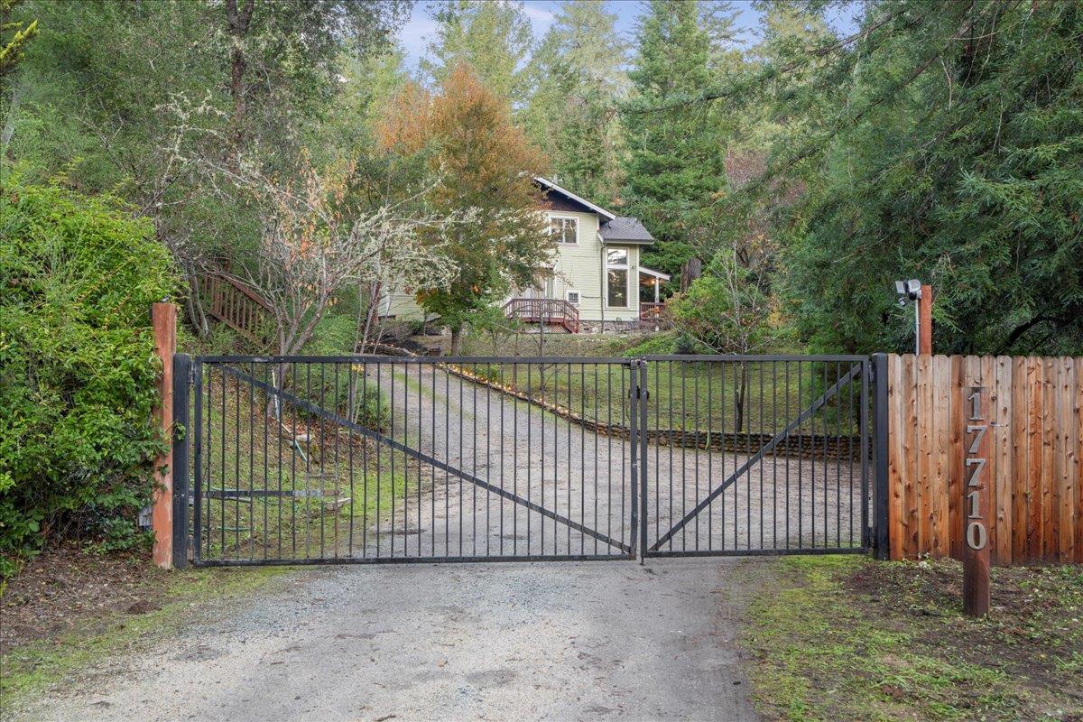 Detail Gallery Image 2 of 47 For 17710 Bear Creek Rd, Boulder Creek,  CA 95006 - 3 Beds | 2/1 Baths