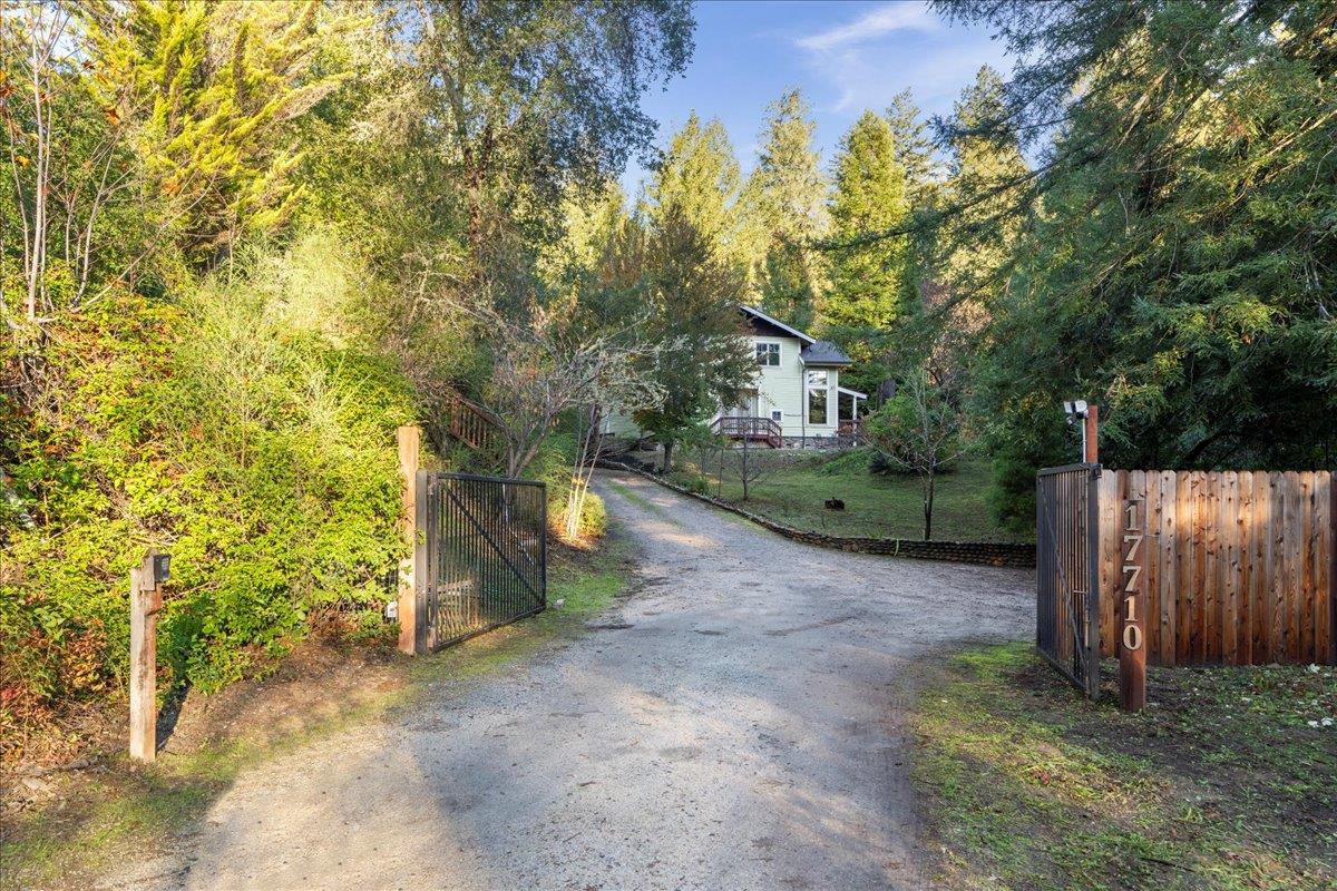 Detail Gallery Image 3 of 47 For 17710 Bear Creek Rd, Boulder Creek,  CA 95006 - 3 Beds | 2/1 Baths