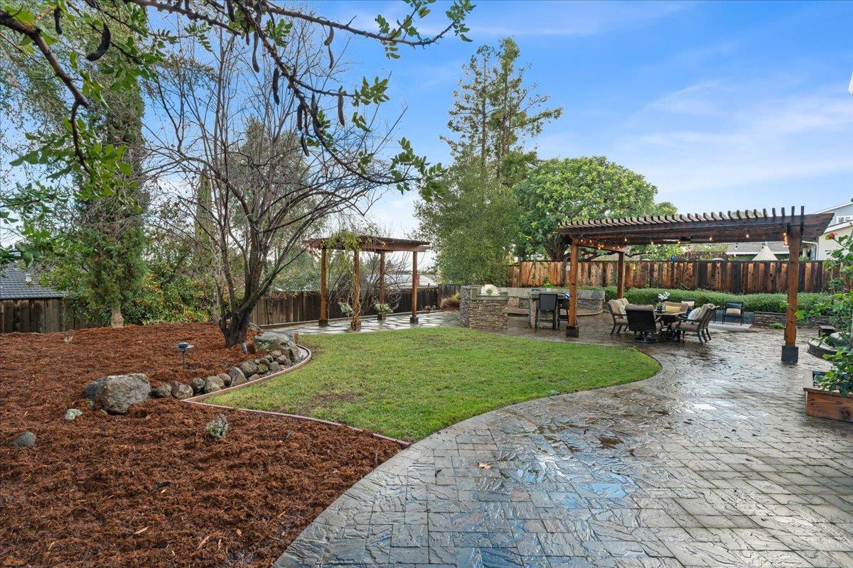 Detail Gallery Image 32 of 53 For 109 Belhaven Dr, Los Gatos,  CA 95032 - 4 Beds | 2/1 Baths