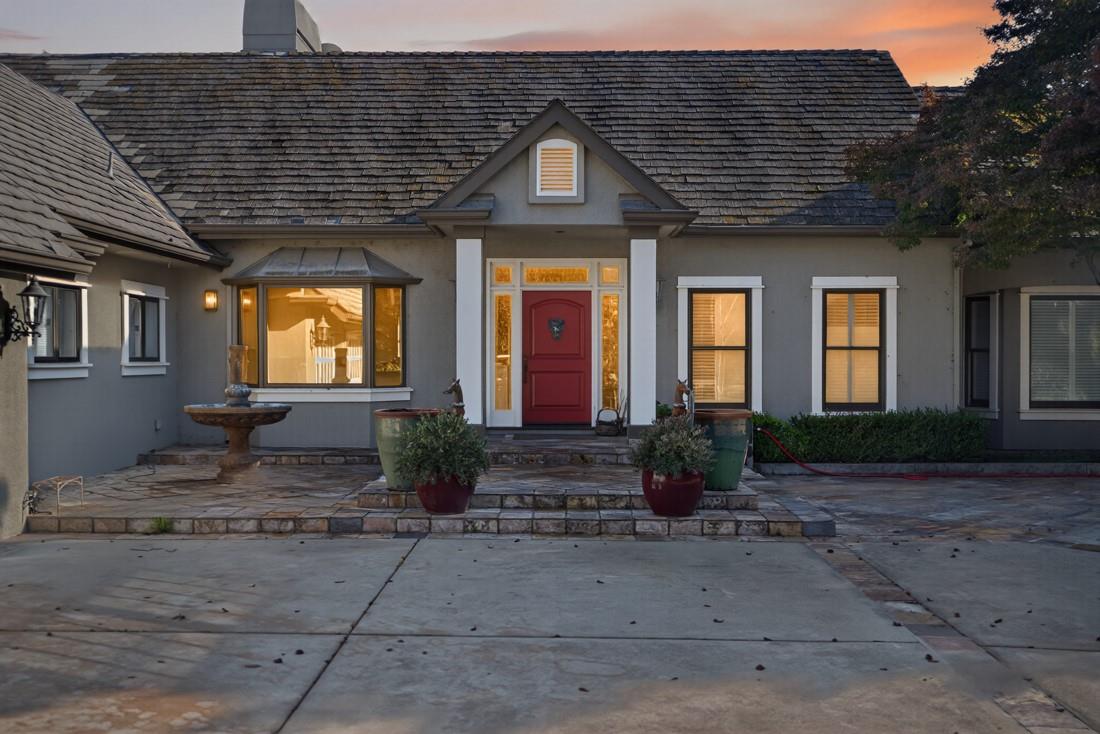 Detail Gallery Image 6 of 52 For 3970 Leavesley Rd, Gilroy,  CA 95020 - 7 Beds | 5/2 Baths