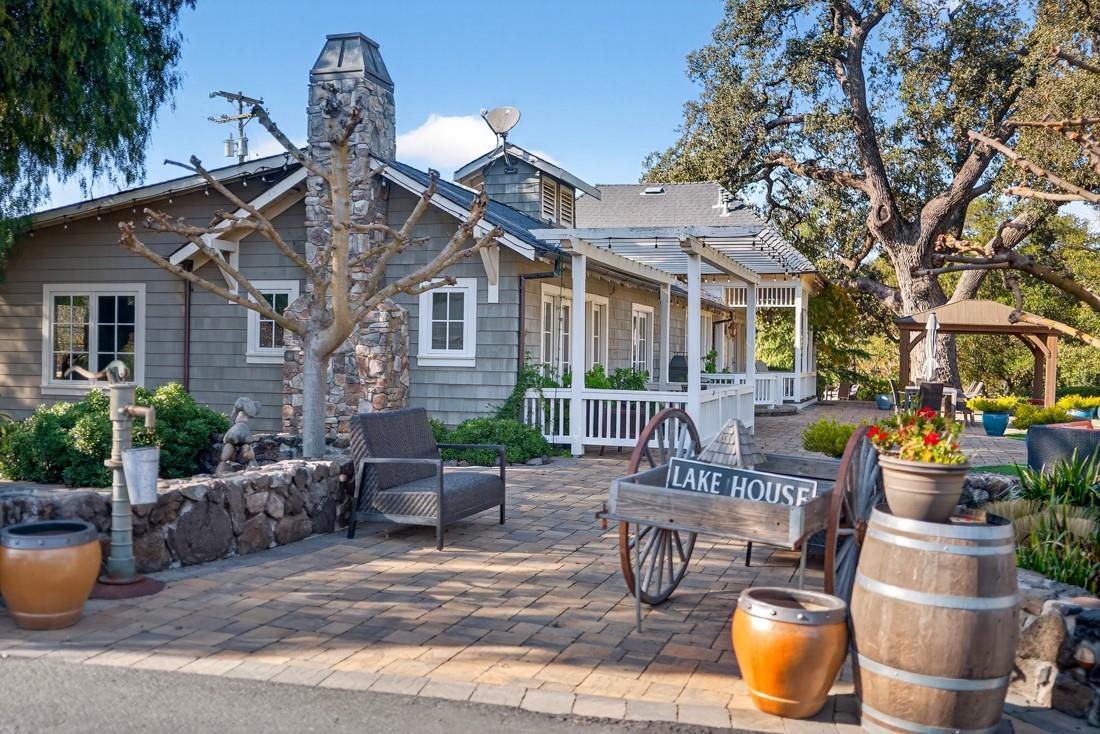 Detail Gallery Image 8 of 52 For 3970 Leavesley Rd, Gilroy,  CA 95020 - 7 Beds | 5/2 Baths