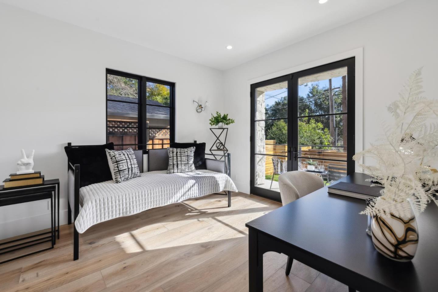 Detail Gallery Image 21 of 127 For 2018 Sand Hill Rd, Menlo Park,  CA 94025 - 5 Beds | 4/1 Baths