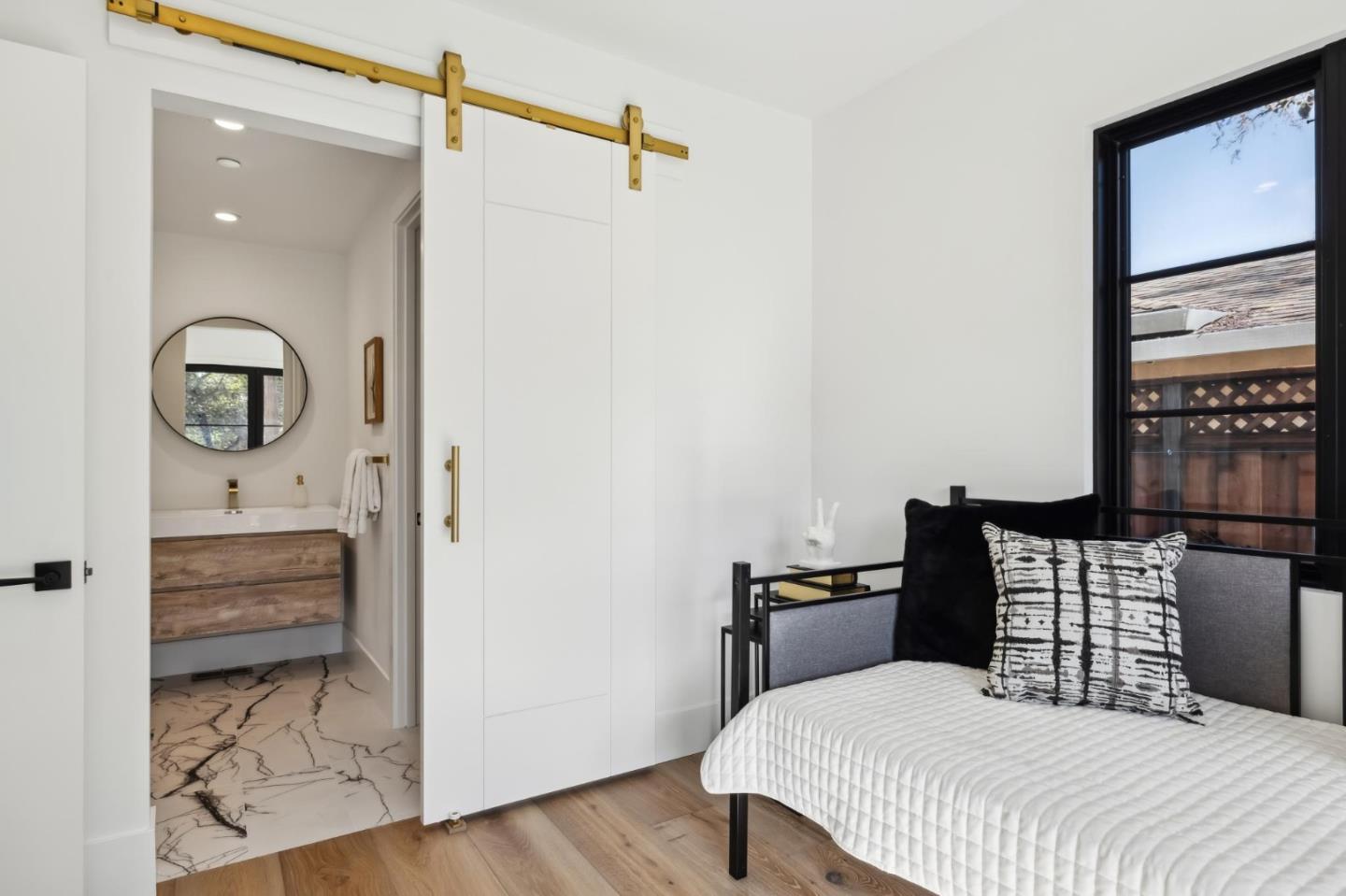 Detail Gallery Image 23 of 127 For 2018 Sand Hill Rd, Menlo Park,  CA 94025 - 5 Beds | 4/1 Baths