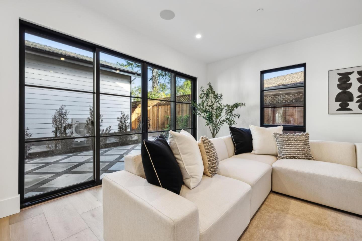 Detail Gallery Image 34 of 127 For 2018 Sand Hill Rd, Menlo Park,  CA 94025 - 5 Beds | 4/1 Baths