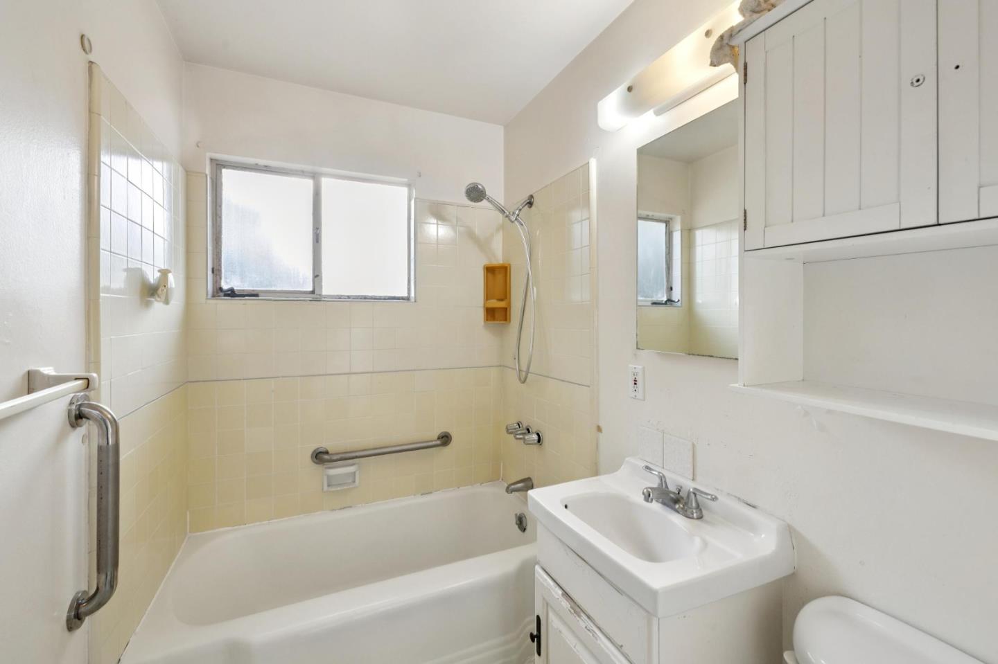 Detail Gallery Image 10 of 16 For 442 Knoll Dr, Los Altos,  CA 94024 - 3 Beds | 2 Baths