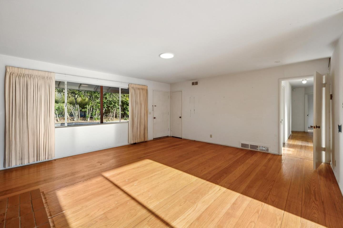 Detail Gallery Image 4 of 16 For 442 Knoll Dr, Los Altos,  CA 94024 - 3 Beds | 2 Baths