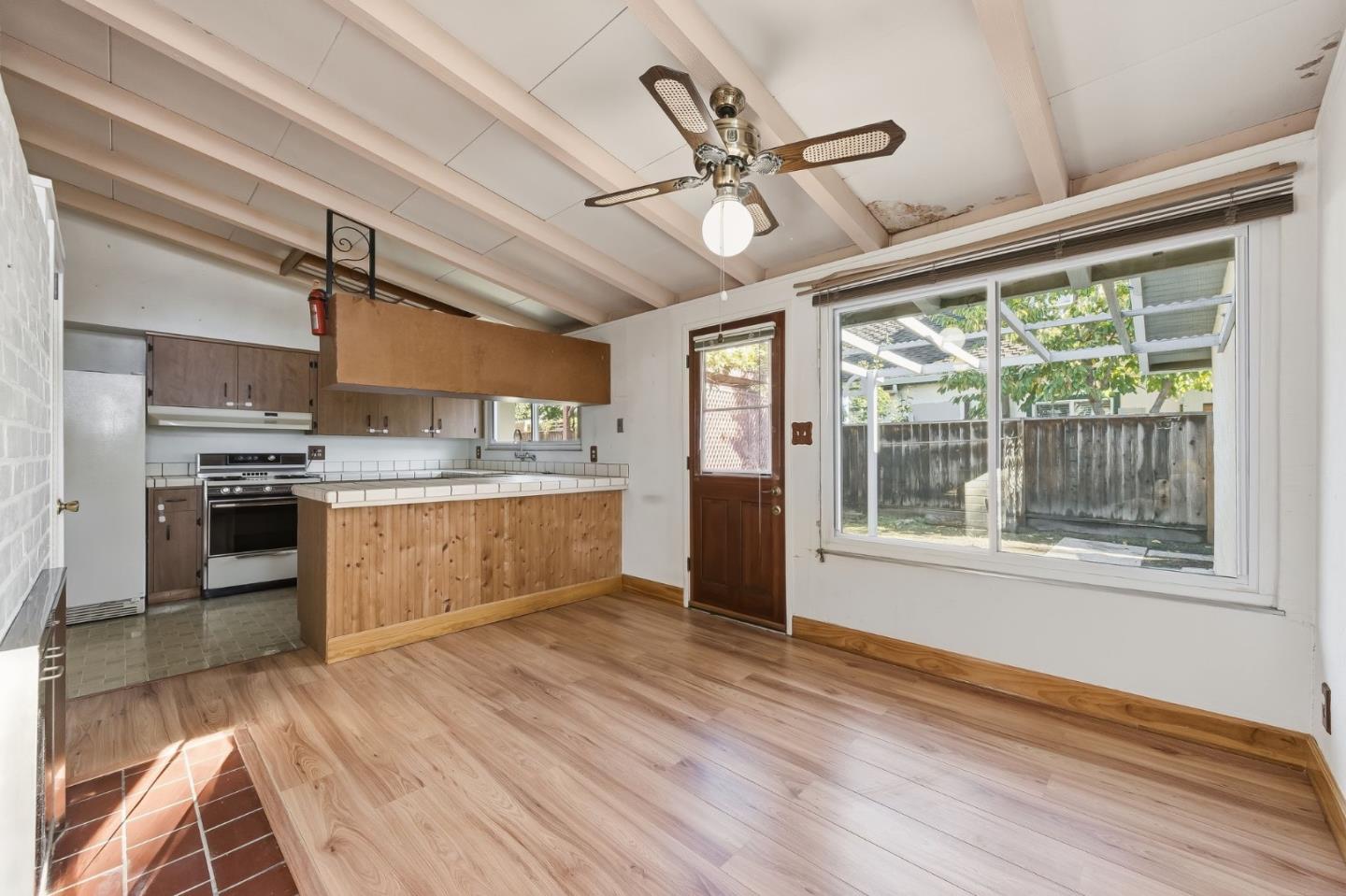 Detail Gallery Image 5 of 14 For 1063 Lakebird Dr, Sunnyvale,  CA 94089 - 3 Beds | 2 Baths