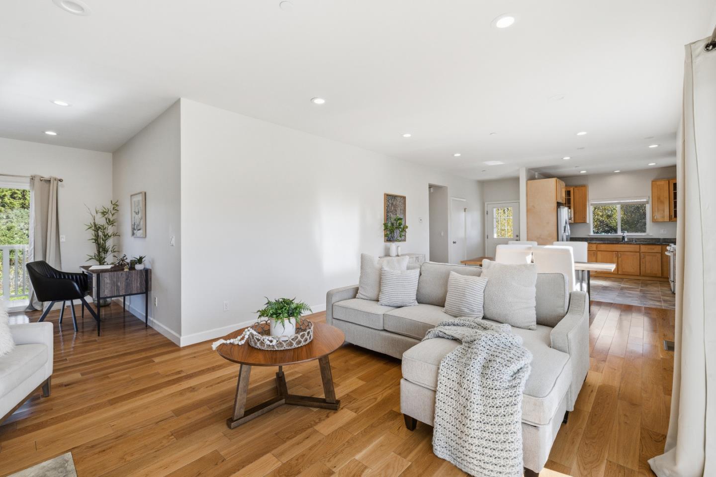 Detail Gallery Image 10 of 59 For 206 Gaffey Rd, Watsonville,  CA 95076 - 5 Beds | 3 Baths