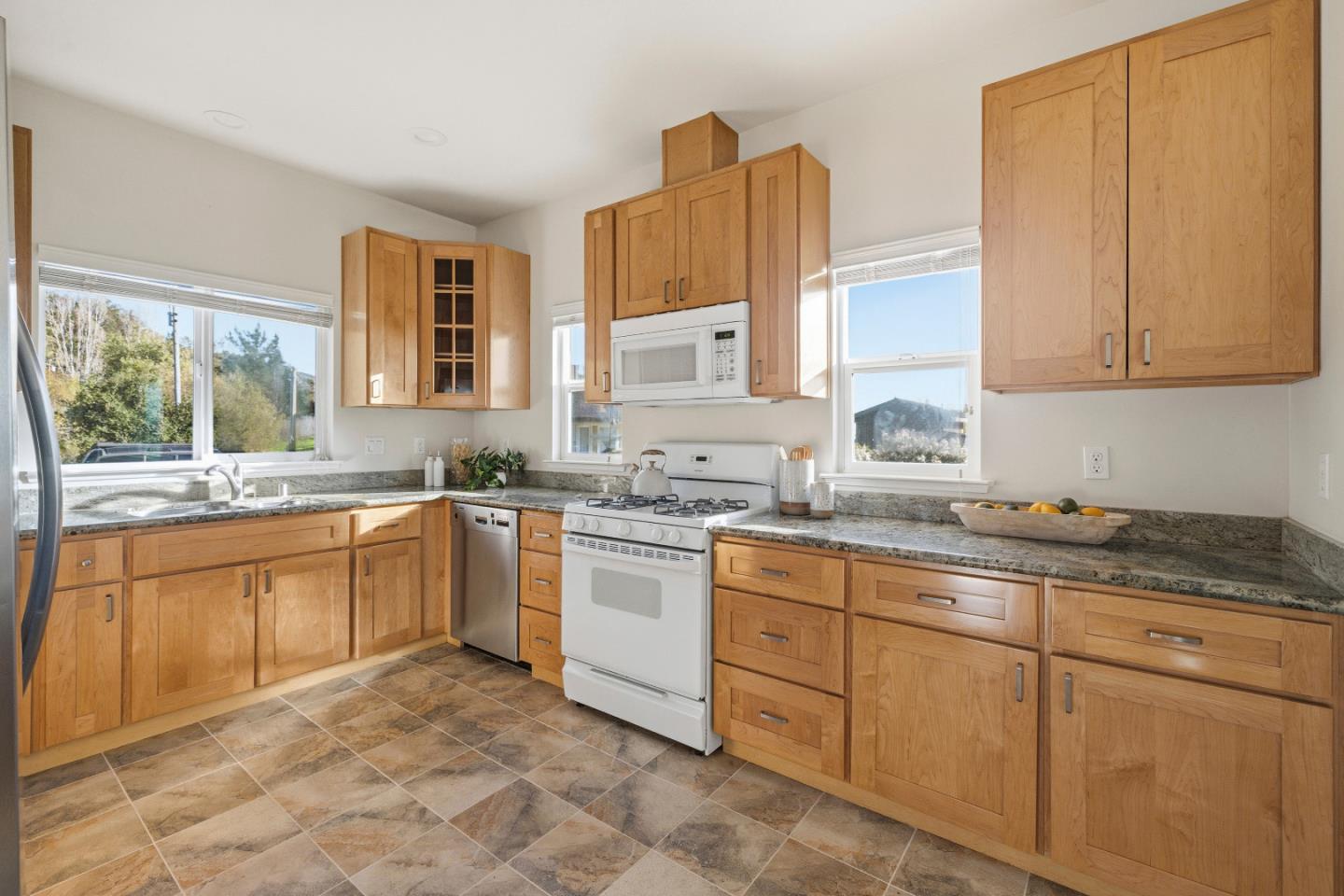 Detail Gallery Image 15 of 59 For 206 Gaffey Rd, Watsonville,  CA 95076 - 5 Beds | 3 Baths