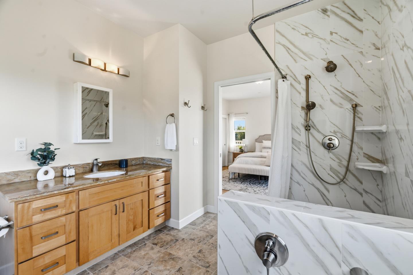 Detail Gallery Image 19 of 59 For 206 Gaffey Rd, Watsonville,  CA 95076 - 5 Beds | 3 Baths