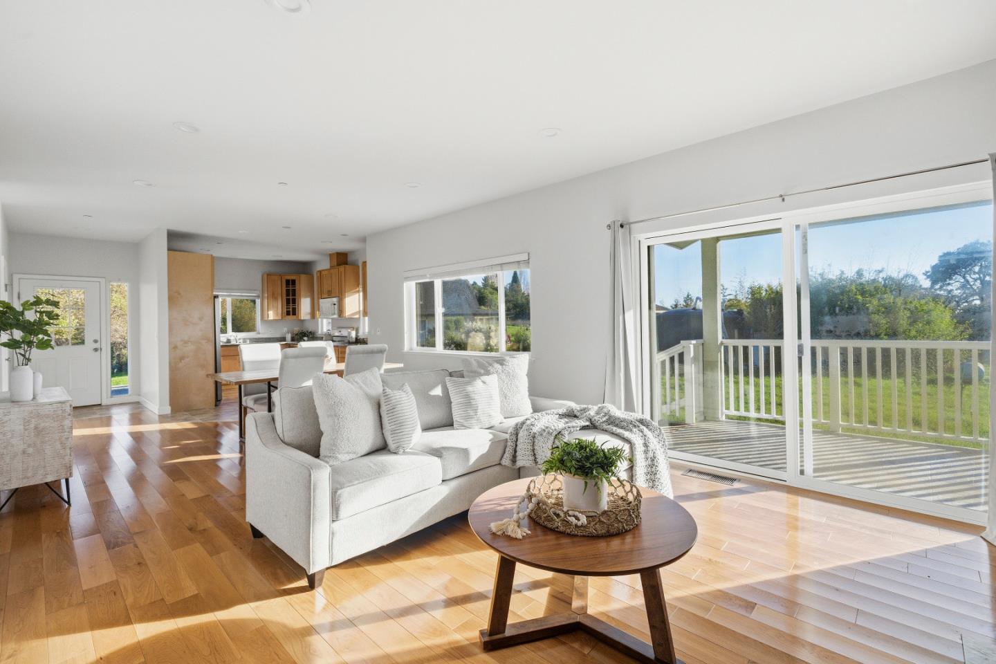 Detail Gallery Image 9 of 59 For 206 Gaffey Rd, Watsonville,  CA 95076 - 5 Beds | 3 Baths