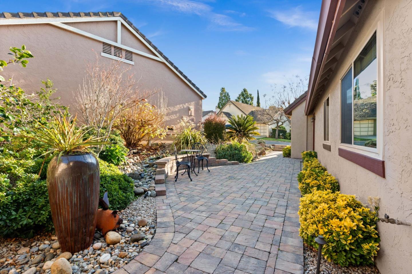 Detail Gallery Image 6 of 46 For 7931 Caledonia Dr, San Jose,  CA 95135 - 2 Beds | 2 Baths