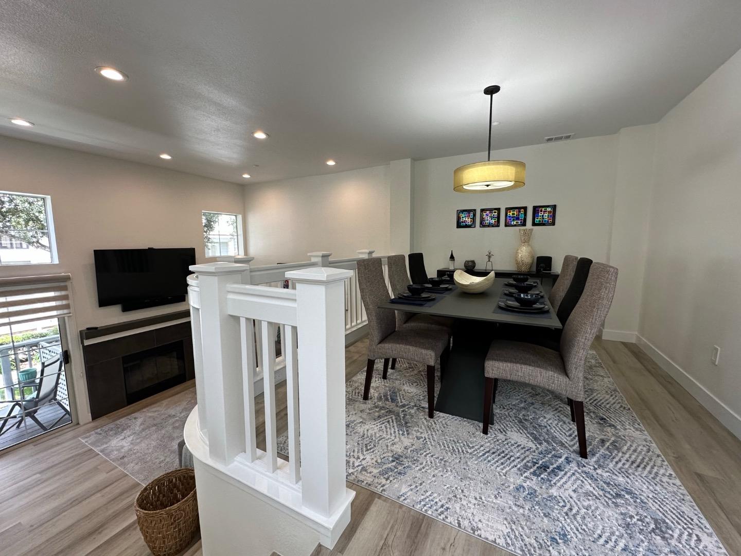 Detail Gallery Image 15 of 48 For 1 Passage Ln, Redwood City,  CA 94065 - 3 Beds | 2/1 Baths