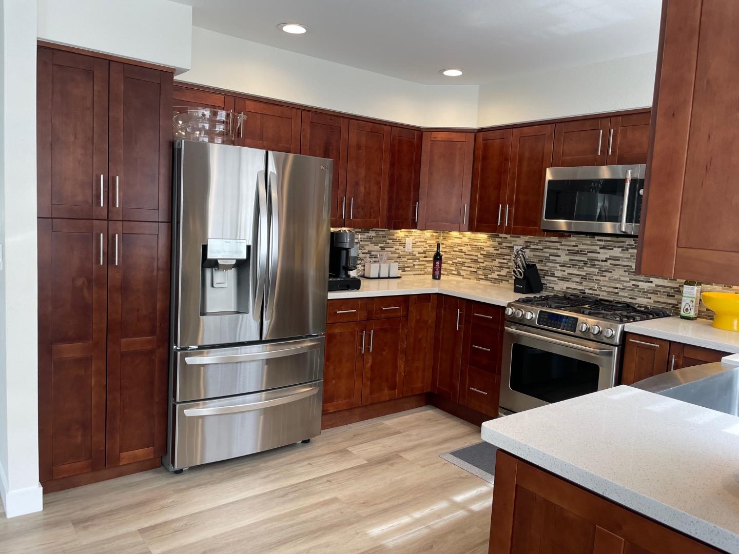 Detail Gallery Image 16 of 48 For 1 Passage Ln, Redwood City,  CA 94065 - 3 Beds | 2/1 Baths