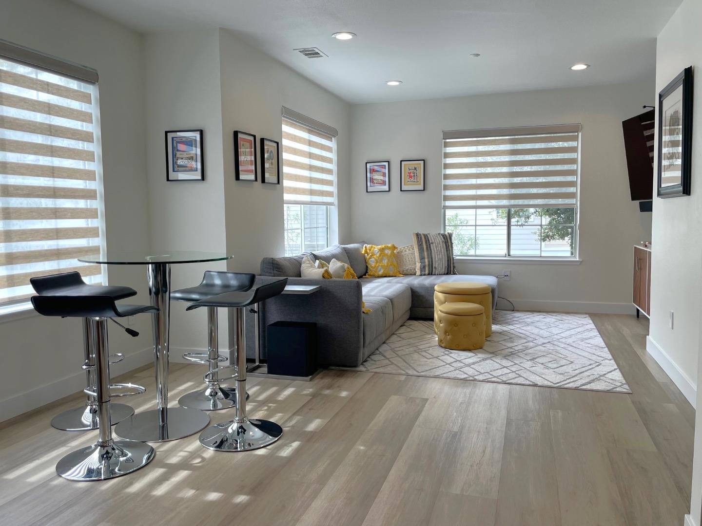 Detail Gallery Image 18 of 48 For 1 Passage Ln, Redwood City,  CA 94065 - 3 Beds | 2/1 Baths