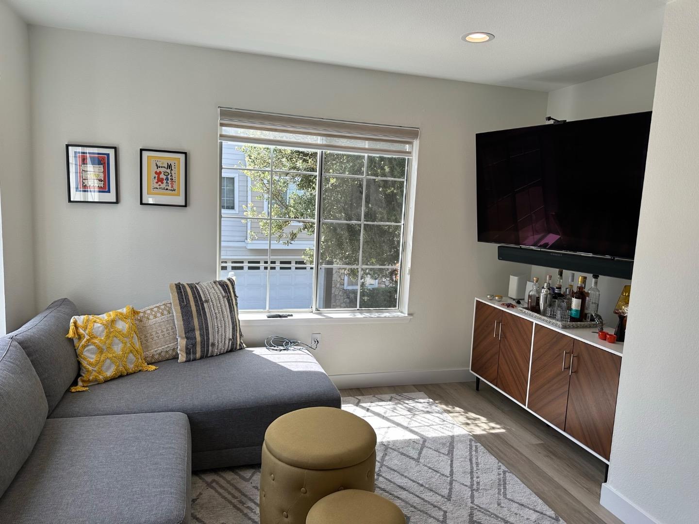 Detail Gallery Image 19 of 48 For 1 Passage Ln, Redwood City,  CA 94065 - 3 Beds | 2/1 Baths