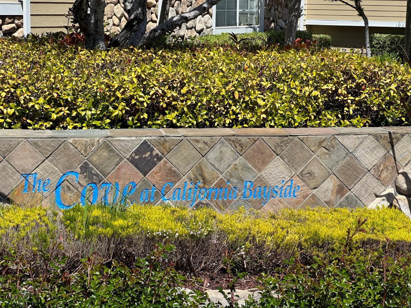 Detail Gallery Image 2 of 48 For 1 Passage Ln, Redwood City,  CA 94065 - 3 Beds | 2/1 Baths