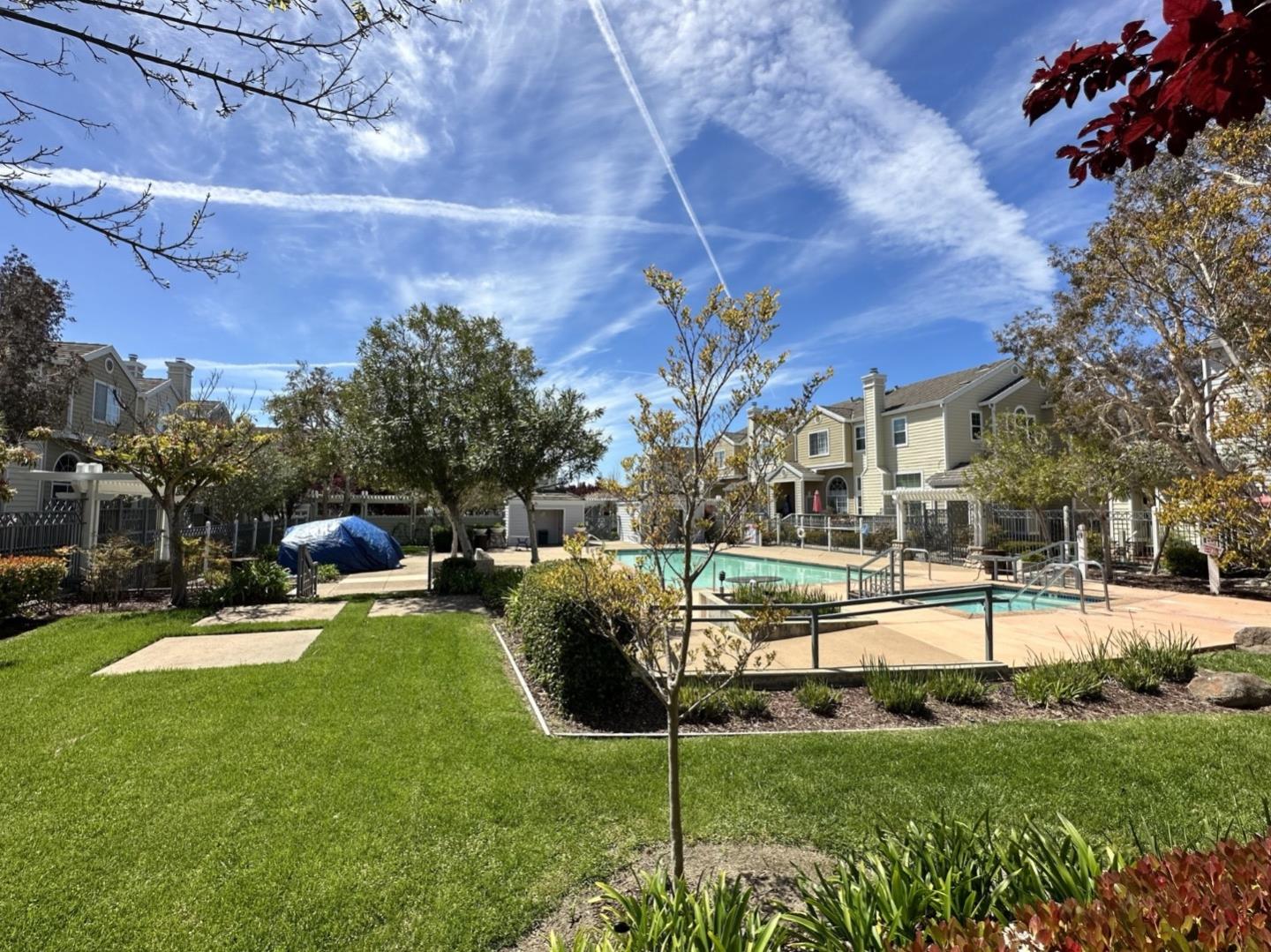 Detail Gallery Image 3 of 48 For 1 Passage Ln, Redwood City,  CA 94065 - 3 Beds | 2/1 Baths