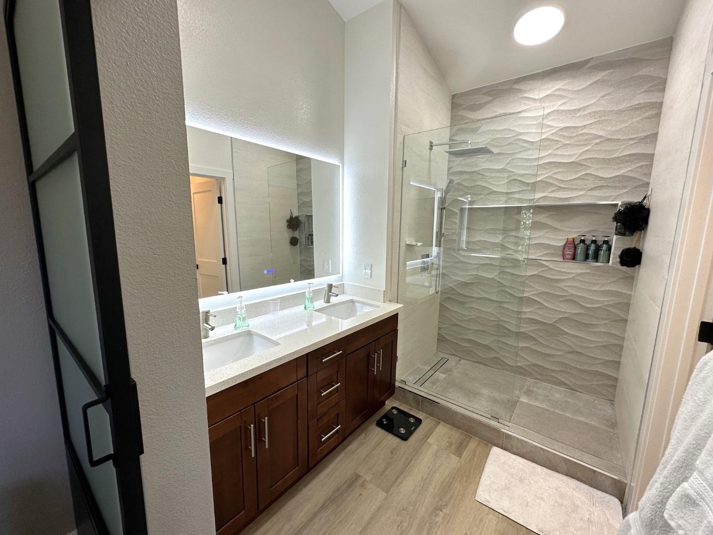 Detail Gallery Image 31 of 48 For 1 Passage Ln, Redwood City,  CA 94065 - 3 Beds | 2/1 Baths