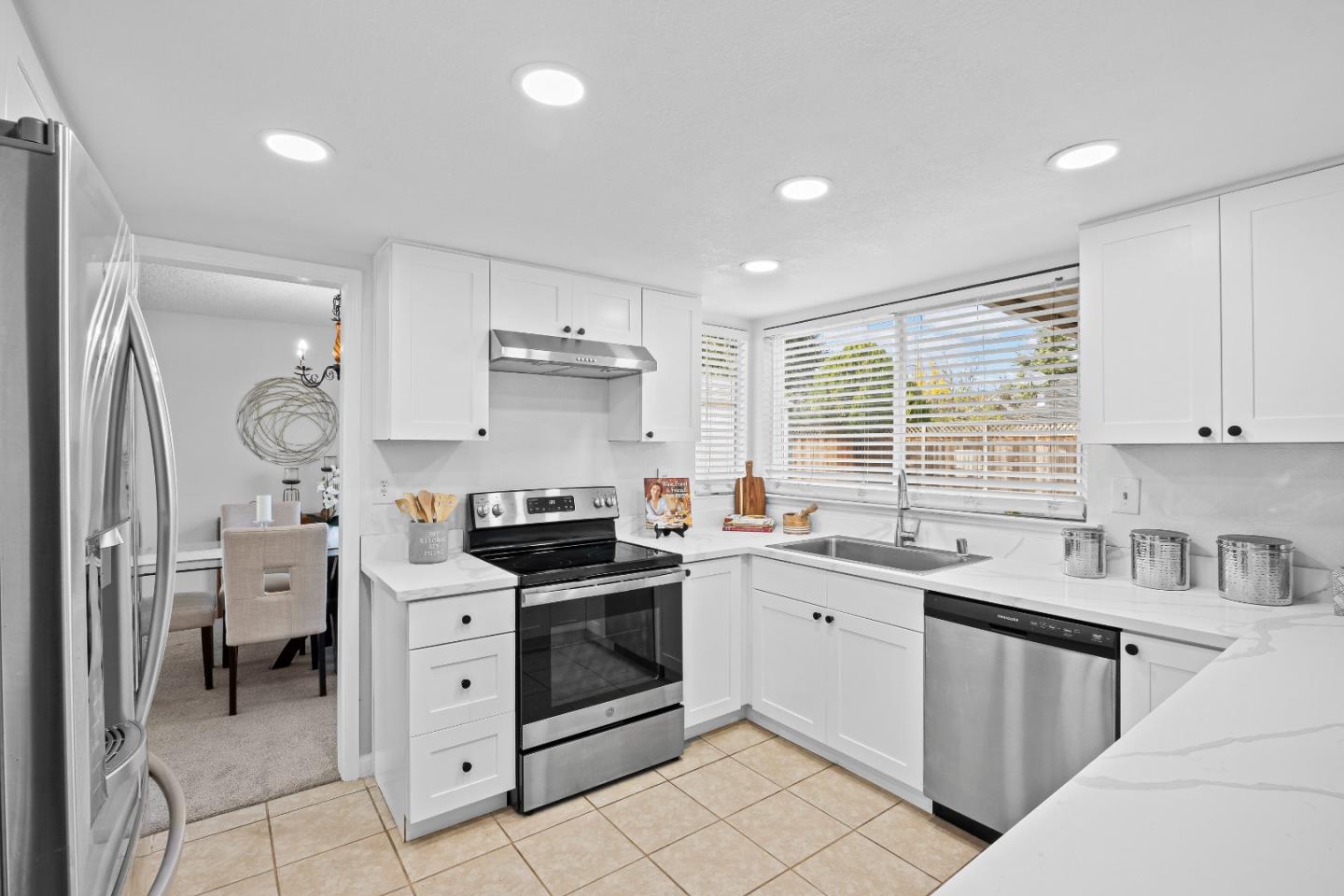 Detail Gallery Image 14 of 37 For 515 Fontanelle Ct, San Jose,  CA 95111 - 4 Beds | 2/1 Baths