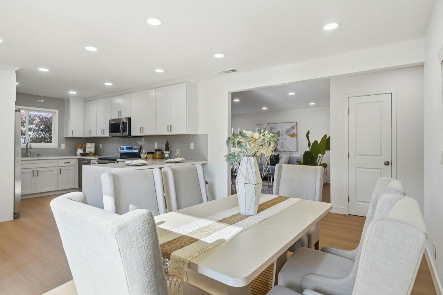 Detail Gallery Image 9 of 26 For 6988 Lancaster Rd, Dublin,  CA 94568 - 3 Beds | 2 Baths