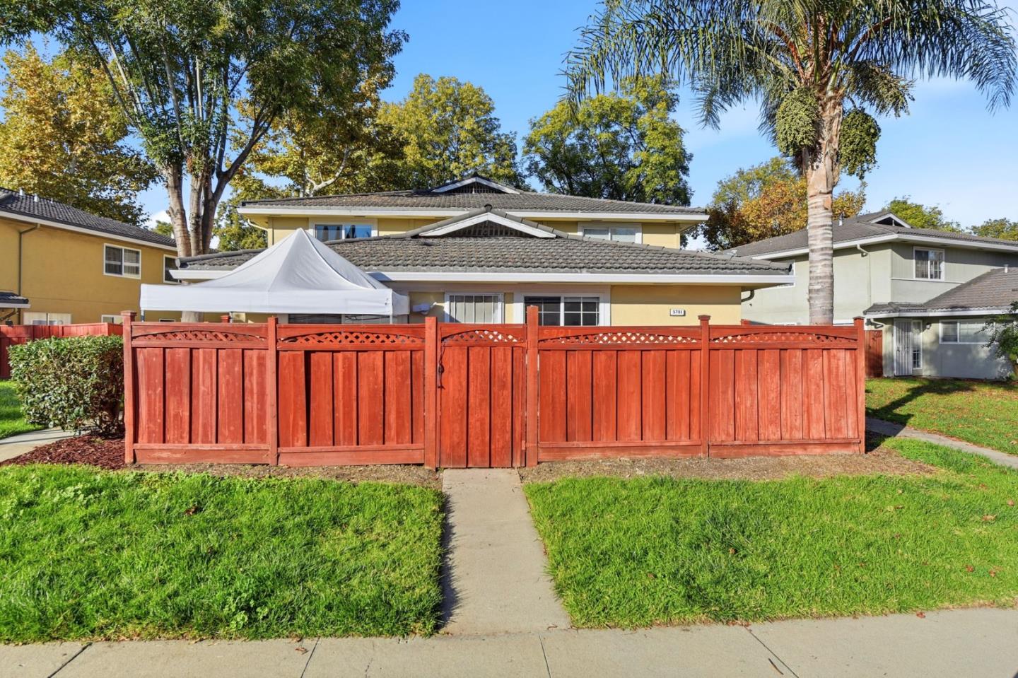 Detail Gallery Image 3 of 17 For 5701 Calmor #2,  San Jose,  CA 95123 - 2 Beds | 1 Baths