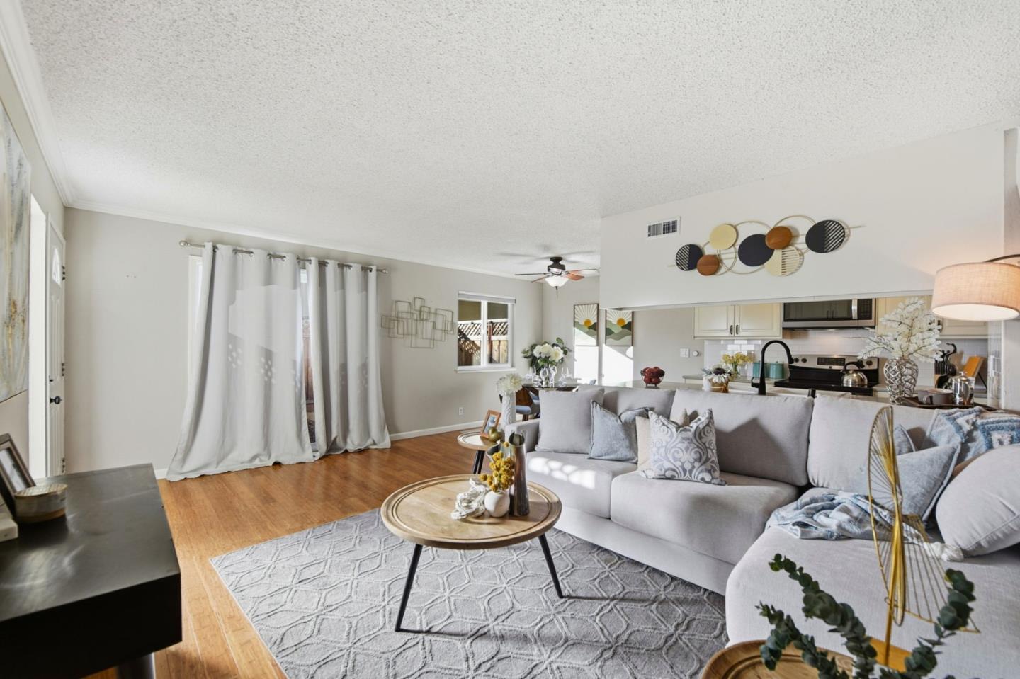 Detail Gallery Image 7 of 17 For 5701 Calmor #2,  San Jose,  CA 95123 - 2 Beds | 1 Baths