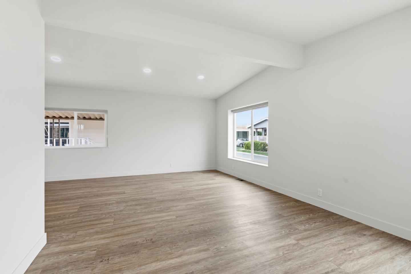 Detail Gallery Image 3 of 22 For 485 Millpond Dr #485,  San Jose,  CA 95125 - 2 Beds | 2 Baths