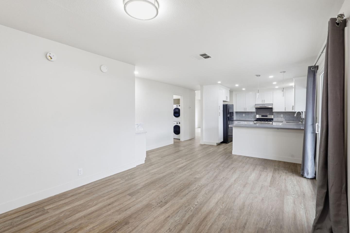 Detail Gallery Image 5 of 22 For 485 Millpond Dr #485,  San Jose,  CA 95125 - 2 Beds | 2 Baths