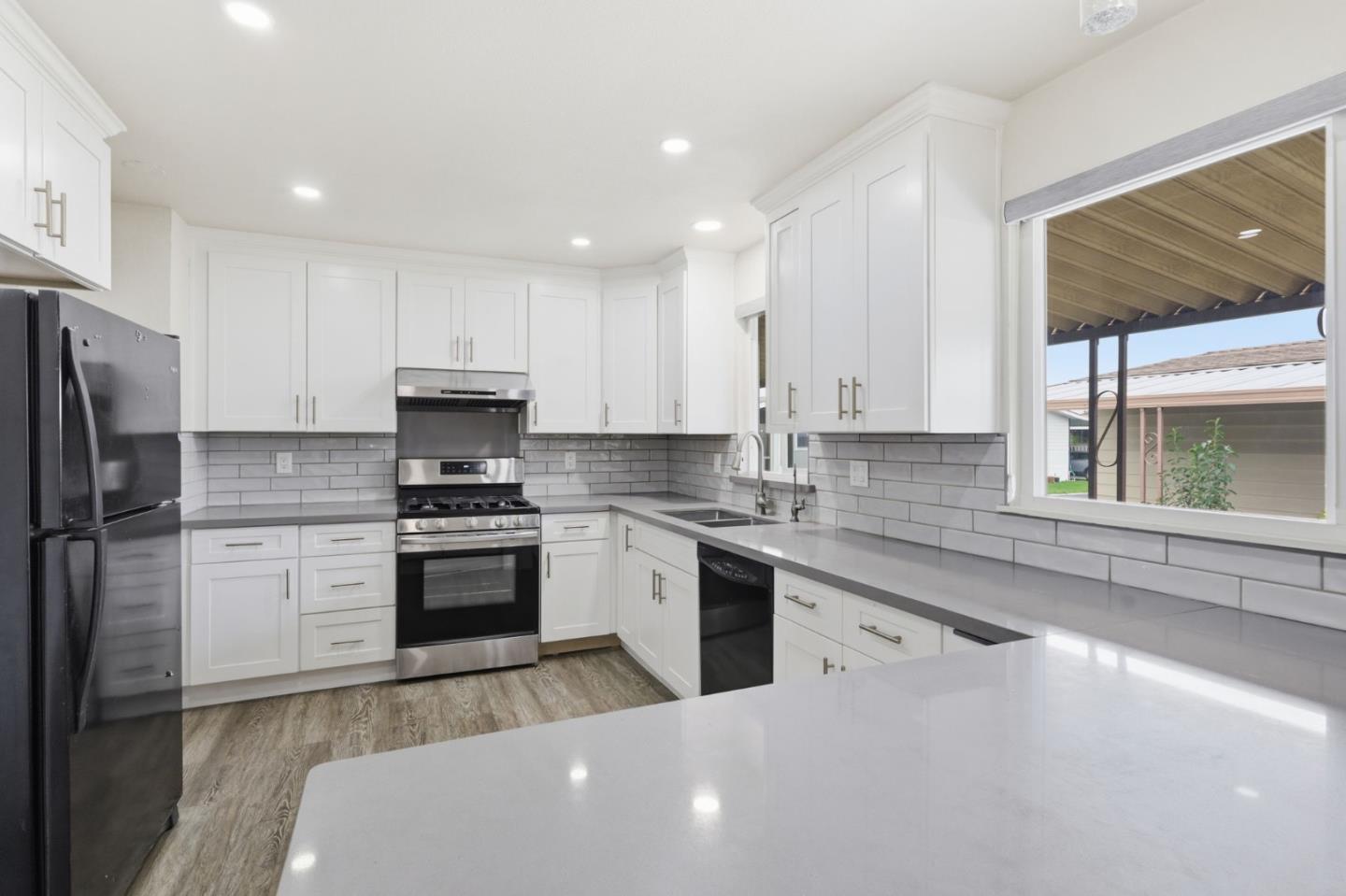 Detail Gallery Image 8 of 22 For 485 Millpond Dr #485,  San Jose,  CA 95125 - 2 Beds | 2 Baths