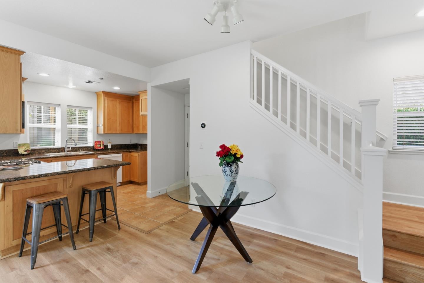 Detail Gallery Image 11 of 27 For 223 Button St, Santa Cruz,  CA 95060 - 2 Beds | 1/1 Baths