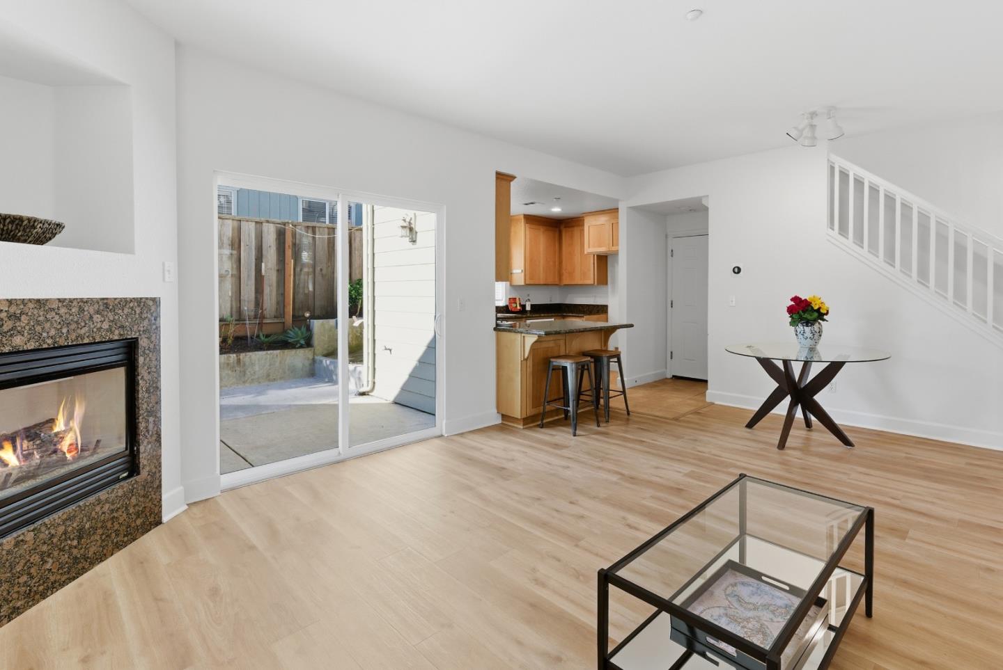 Detail Gallery Image 7 of 27 For 223 Button St, Santa Cruz,  CA 95060 - 2 Beds | 1/1 Baths