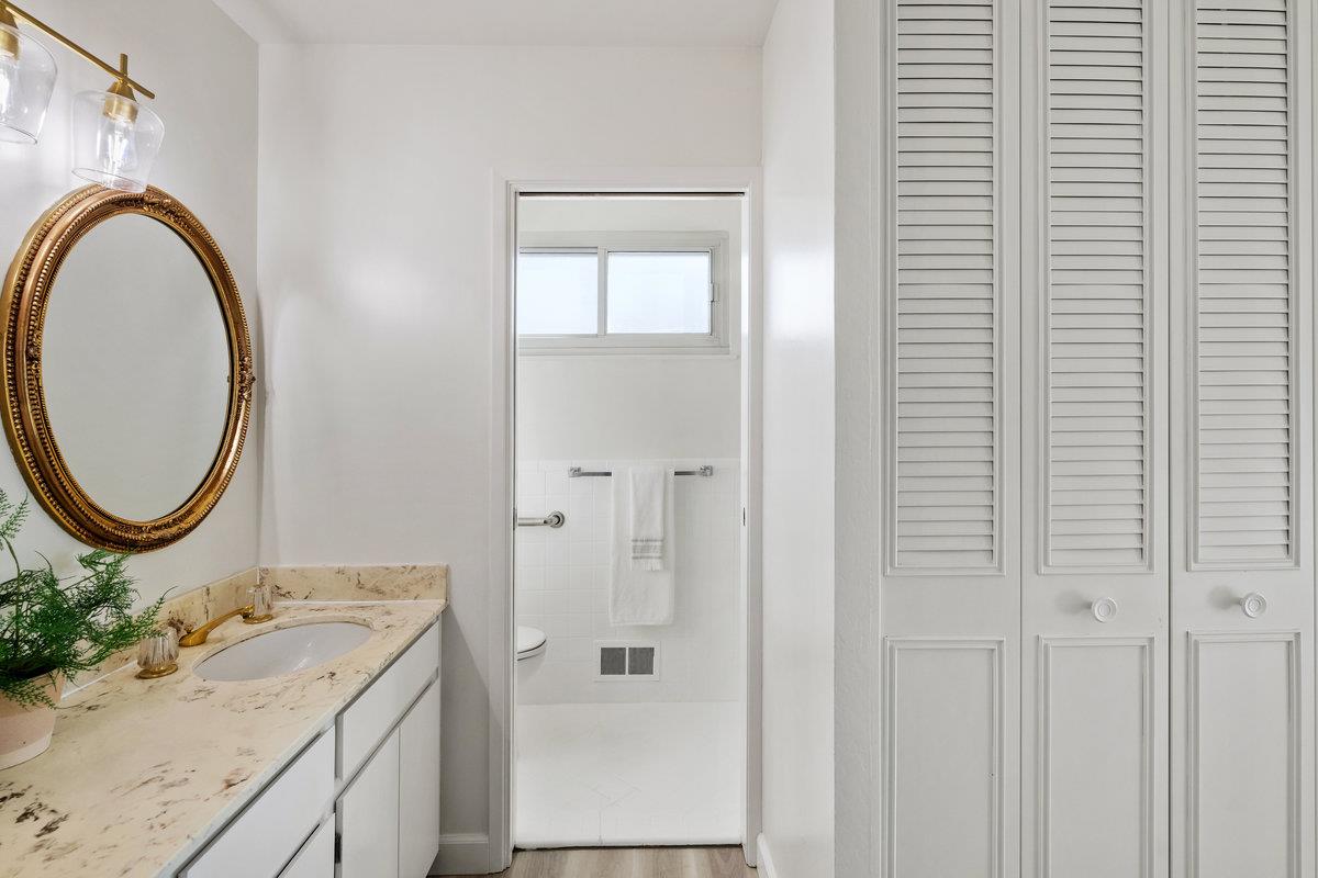 Detail Gallery Image 17 of 41 For 15 Eastridge Cir, Pacifica,  CA 94044 - 4 Beds | 2 Baths