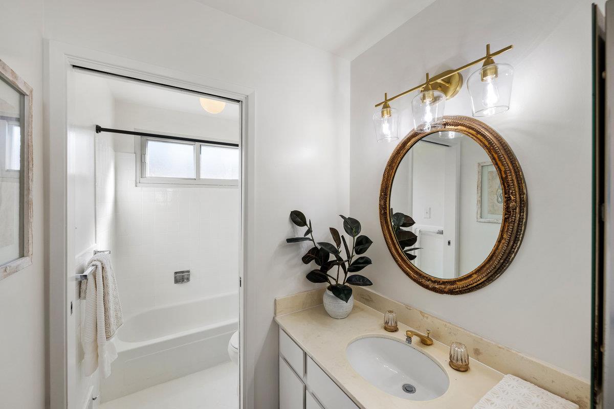 Detail Gallery Image 20 of 41 For 15 Eastridge Cir, Pacifica,  CA 94044 - 4 Beds | 2 Baths