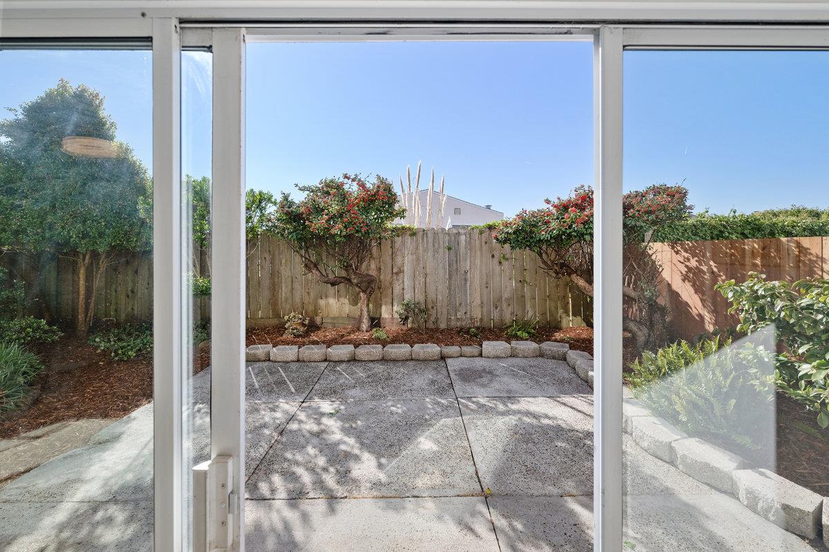 Detail Gallery Image 28 of 41 For 15 Eastridge Cir, Pacifica,  CA 94044 - 4 Beds | 2 Baths