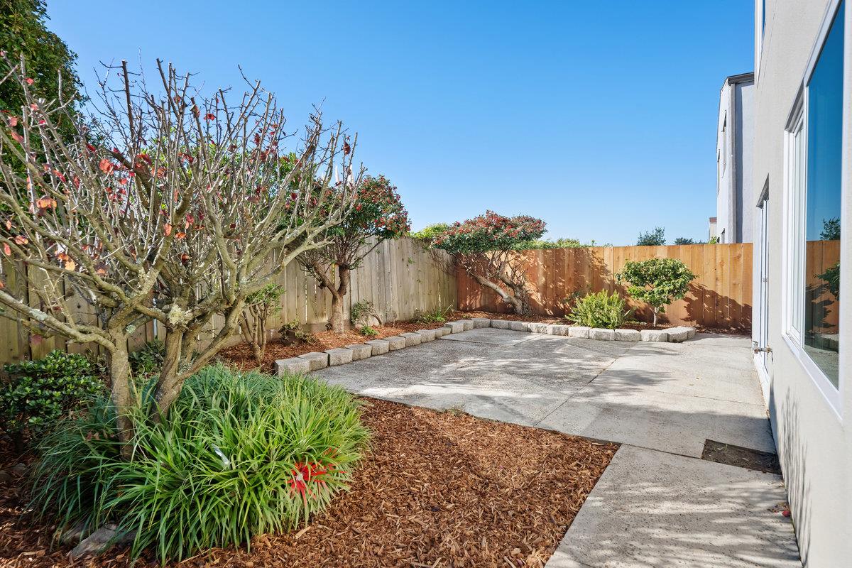 Detail Gallery Image 33 of 41 For 15 Eastridge Cir, Pacifica,  CA 94044 - 4 Beds | 2 Baths
