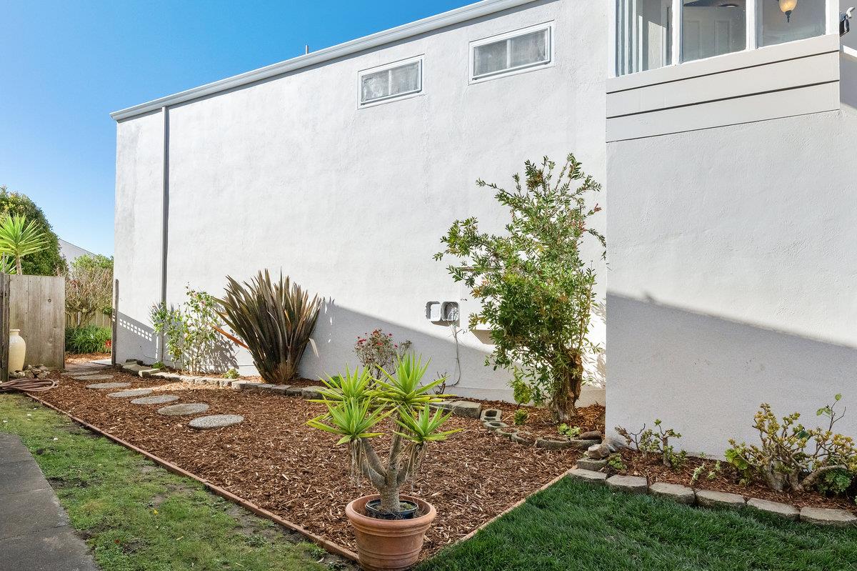 Detail Gallery Image 34 of 41 For 15 Eastridge Cir, Pacifica,  CA 94044 - 4 Beds | 2 Baths