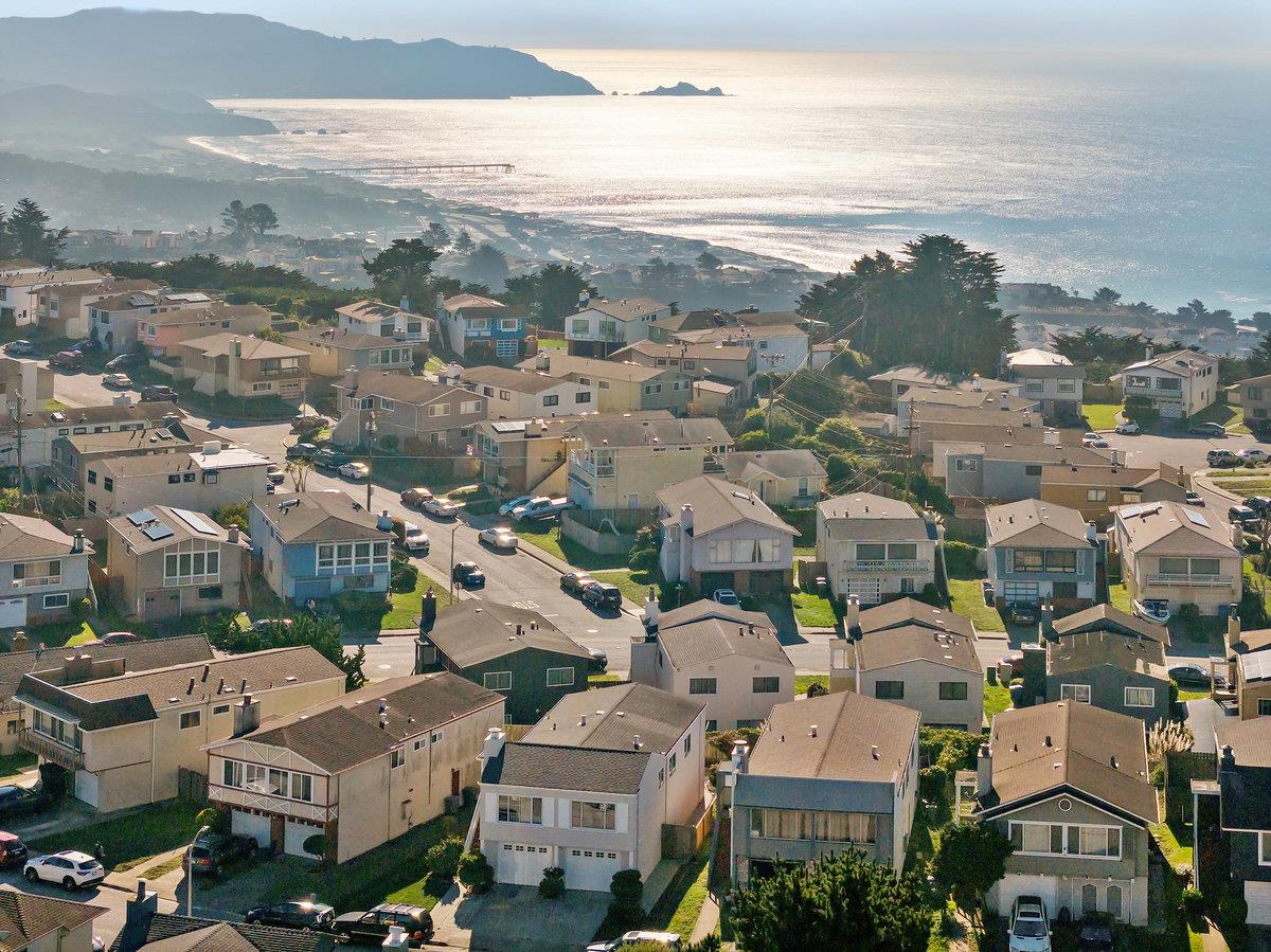 Detail Gallery Image 40 of 41 For 15 Eastridge Cir, Pacifica,  CA 94044 - 4 Beds | 2 Baths