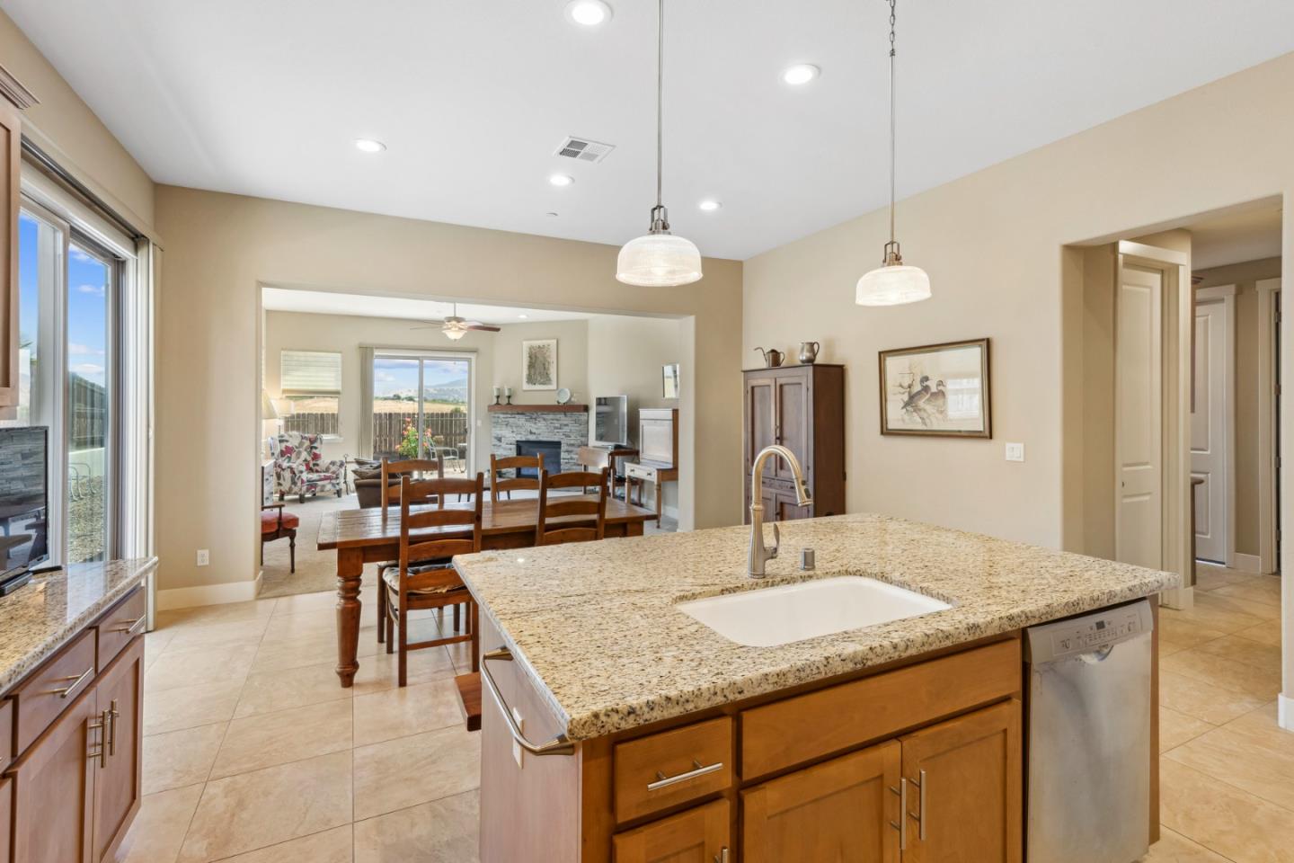 Detail Gallery Image 19 of 59 For 2011 Sage Dr, Hollister,  CA 95023 - 4 Beds | 2 Baths